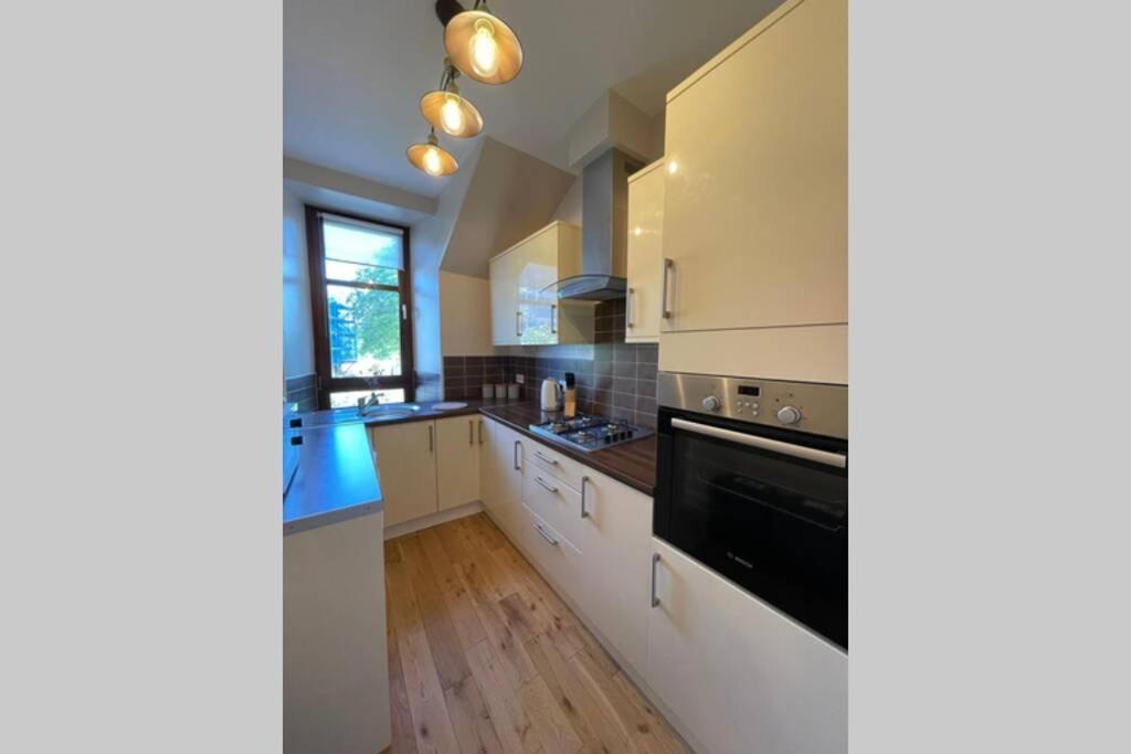 No 10 Immaculate City Centre, Top Floor 2 Bed Flat With Free Parking Inverness Dış mekan fotoğraf