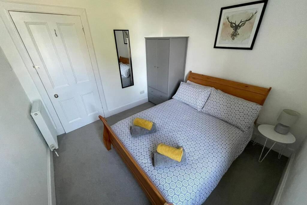 No 10 Immaculate City Centre, Top Floor 2 Bed Flat With Free Parking Inverness Dış mekan fotoğraf