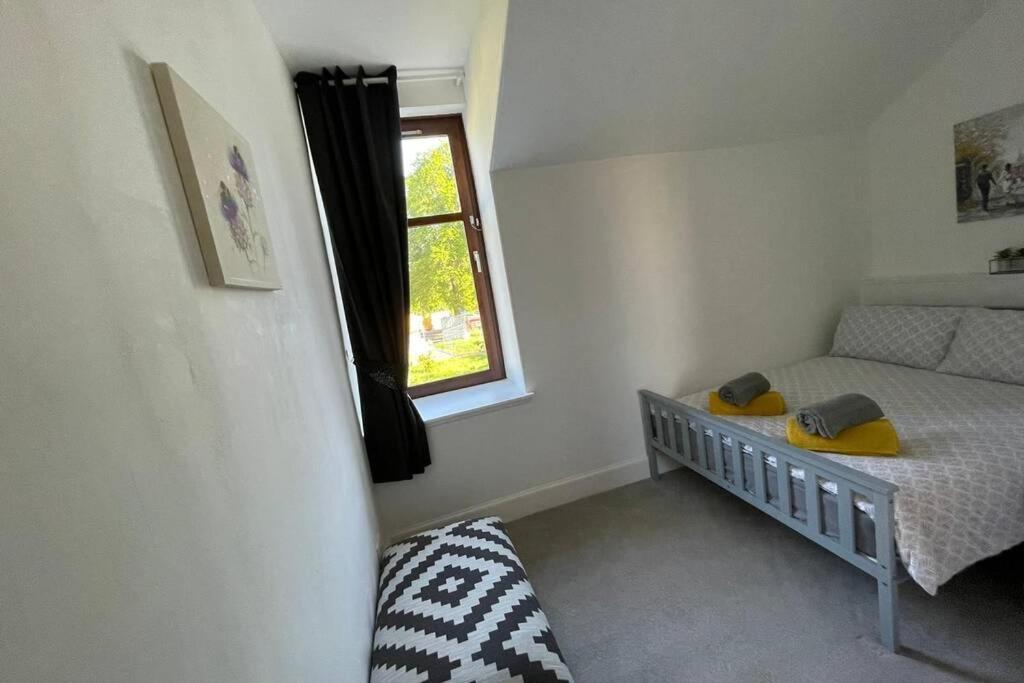 No 10 Immaculate City Centre, Top Floor 2 Bed Flat With Free Parking Inverness Dış mekan fotoğraf