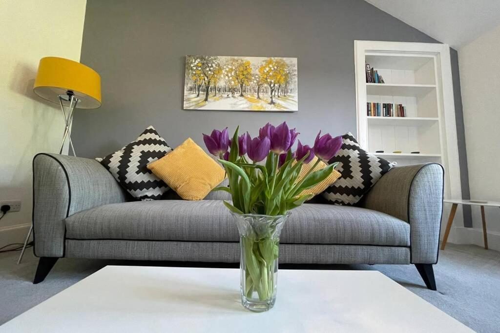 No 10 Immaculate City Centre, Top Floor 2 Bed Flat With Free Parking Inverness Dış mekan fotoğraf